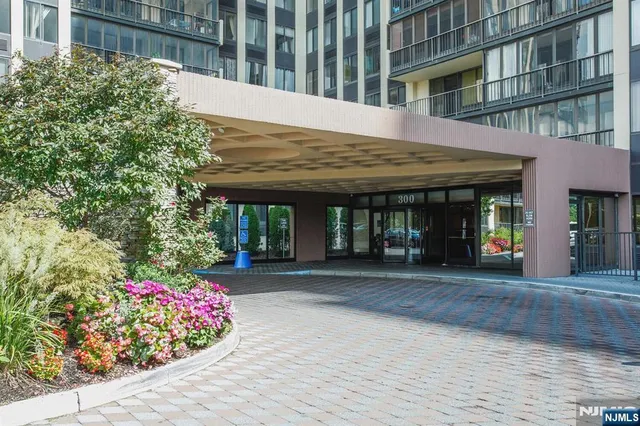 $549,900 | 300 Winston Drive, Unit 908, Cliffside Park, NJ 07010