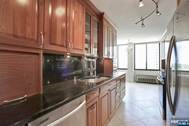 $549,900 | 300 Winston Drive, Unit 908, Cliffside Park, NJ 07010