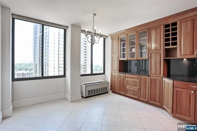 $549,900 | 300 Winston Drive, Unit 908, Cliffside Park, NJ 07010