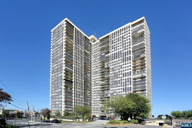 $549,900 | 300 Winston Drive, Unit 908, Cliffside Park, NJ 07010