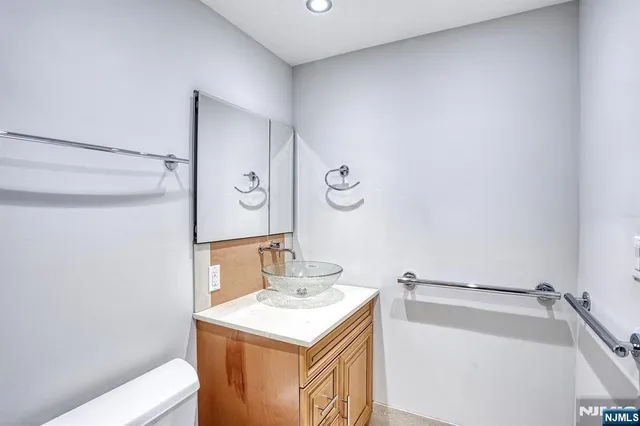 $549,900 | 300 Winston Drive, Unit 908, Cliffside Park, NJ 07010