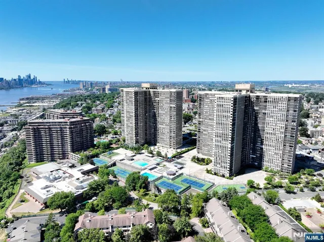 $549,900 | 300 Winston Drive, Unit 908, Cliffside Park, NJ 07010