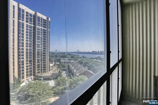 $549,900 | 300 Winston Drive, Unit 908, Cliffside Park, NJ 07010