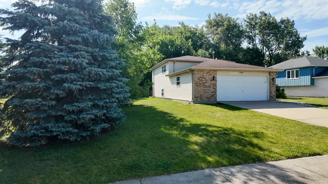 a view of a yard with a trampoline