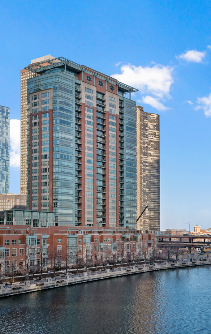 445 East North Water St Unit 2201  