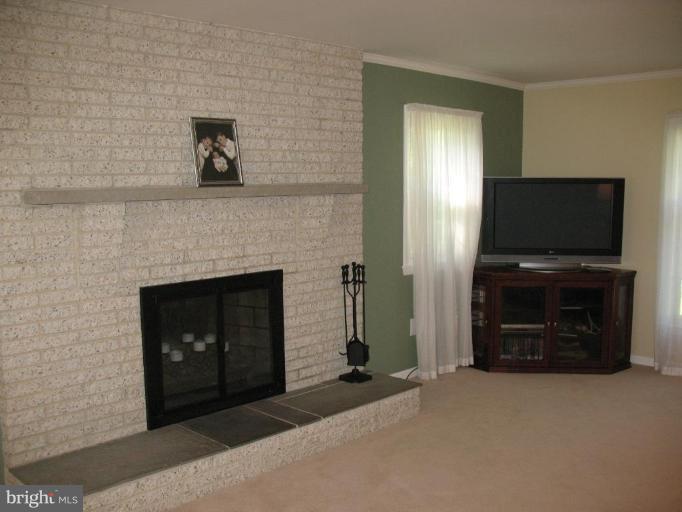 202 Eastern Road Pasadena, MD 21122 - Photo 13 of 28 Living Room #2