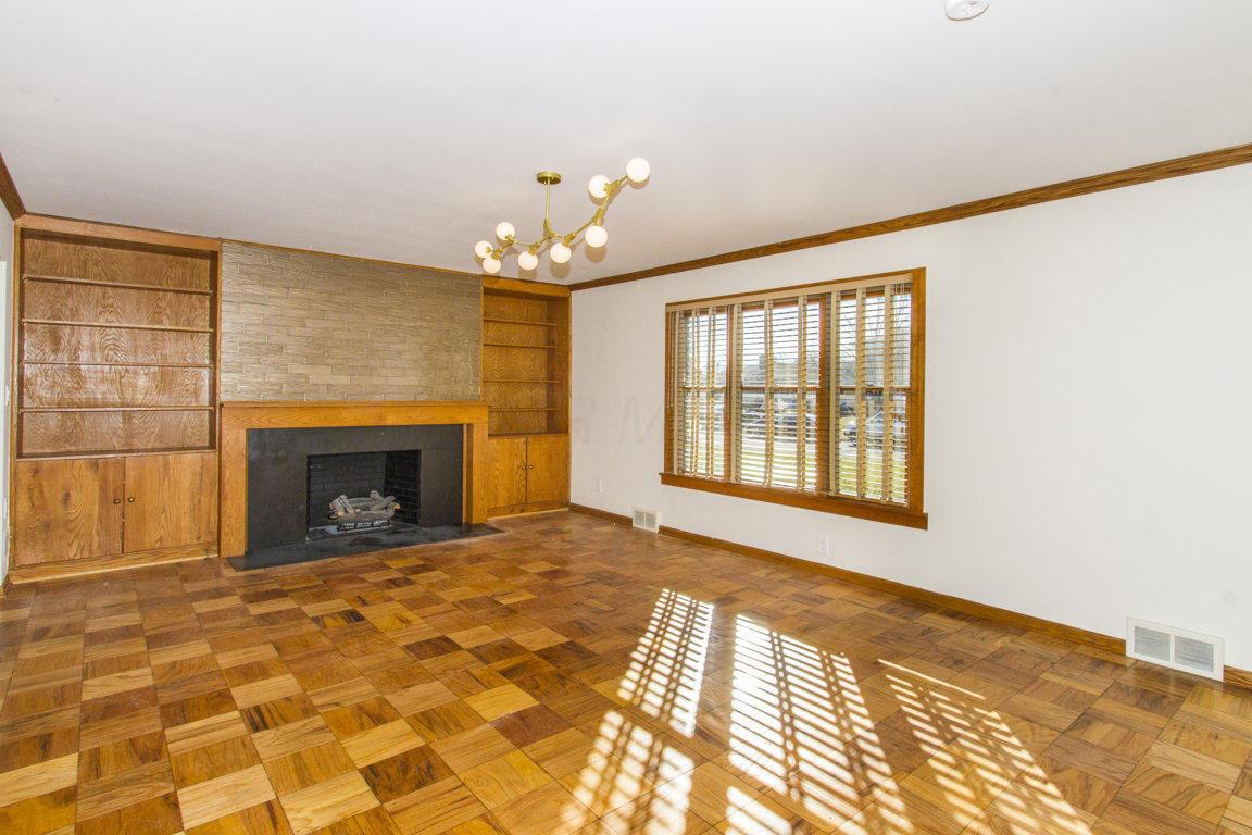 396 South Chesterfield Road Columbus, OH 43209 - Photo 6 of 53