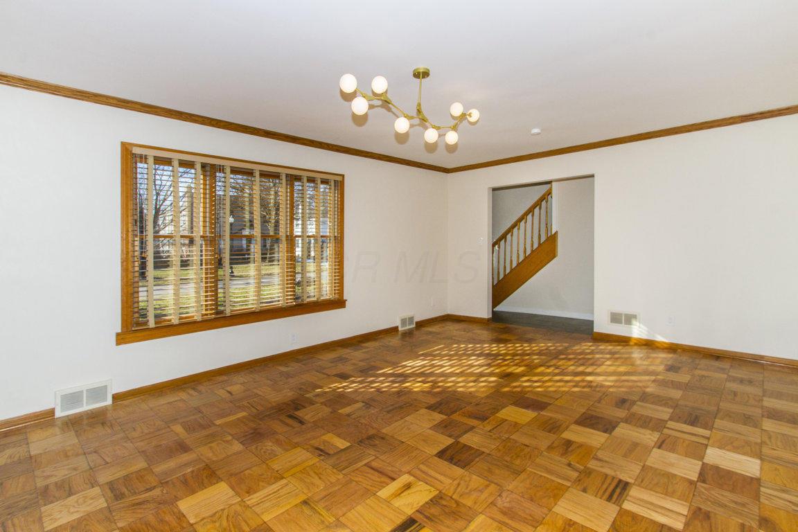 396 South Chesterfield Road Columbus, OH 43209 - Photo 7 of 53
