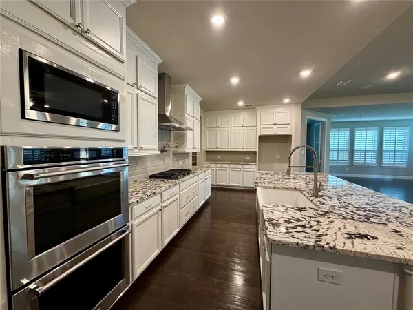 $999,500 | 2705 Walnut Creek Lane, The Colony, TX 75056