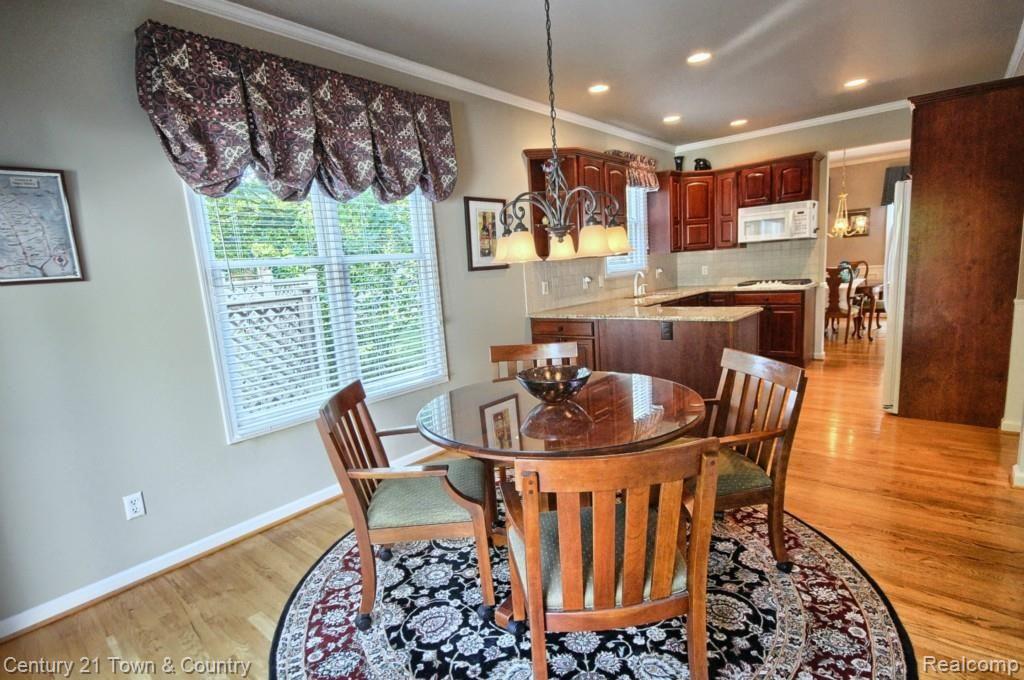 306 Drace Street Rochester, MI 48307 - Photo 7 of 30 Eat in Kitchen