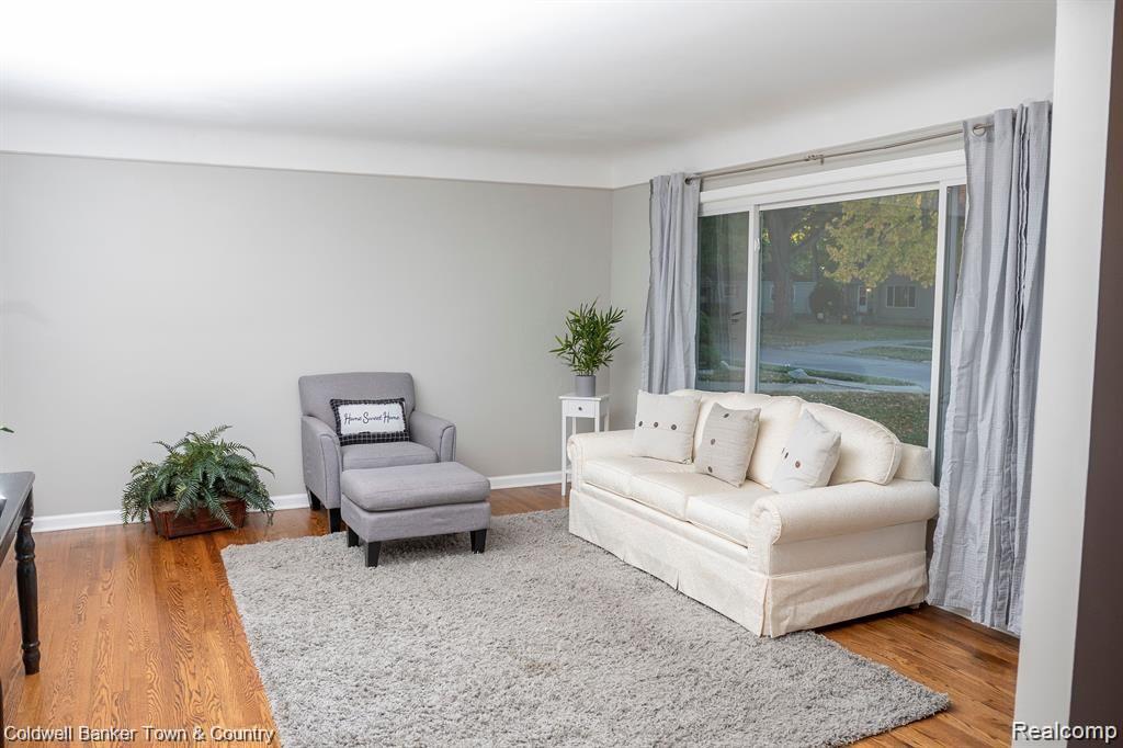 21260 Ridgedale Street Oak Park, MI 48237 - Photo 10 of 23