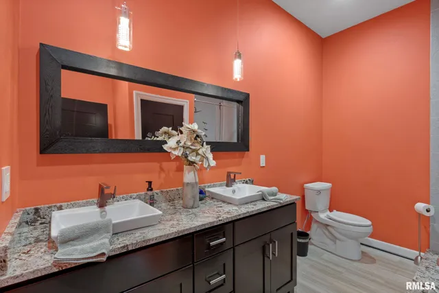 $2,200,000 | 9901 Highway 6, Geneseo, IL 61254