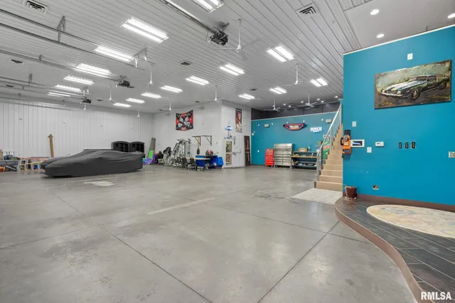 $2,200,000 | 9901 Highway 6, Geneseo, IL 61254