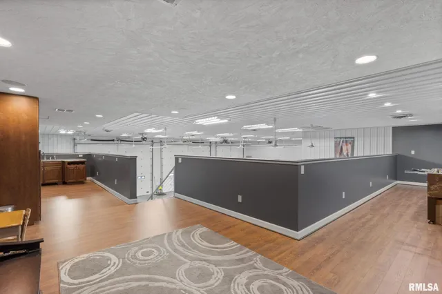 $2,200,000 | 9901 Highway 6, Geneseo, IL 61254