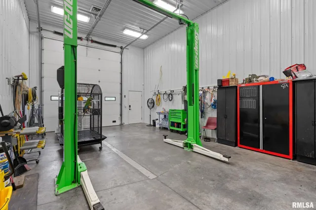 $2,200,000 | 9901 Highway 6, Geneseo, IL 61254