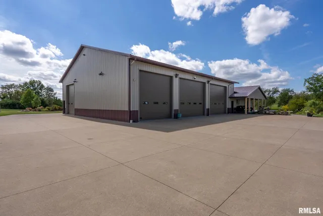 $2,200,000 | 9901 Highway 6, Geneseo, IL 61254