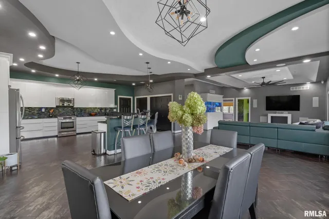 $2,200,000 | 9901 Highway 6, Geneseo, IL 61254