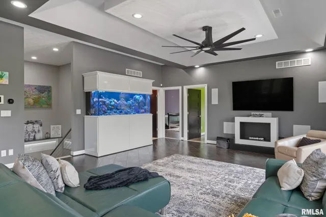 $2,200,000 | 9901 Highway 6, Geneseo, IL 61254