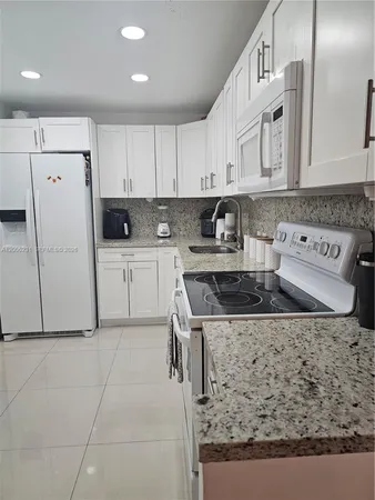 $2,150 | 20400 West Country Club Drive, Unit 315, Aventura, FL 33180