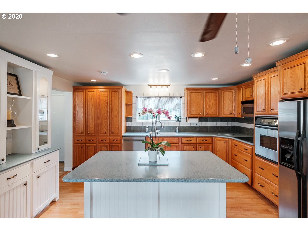 1550 Menlo Loop Springfield, OR 97477 - Photo 11 of 27