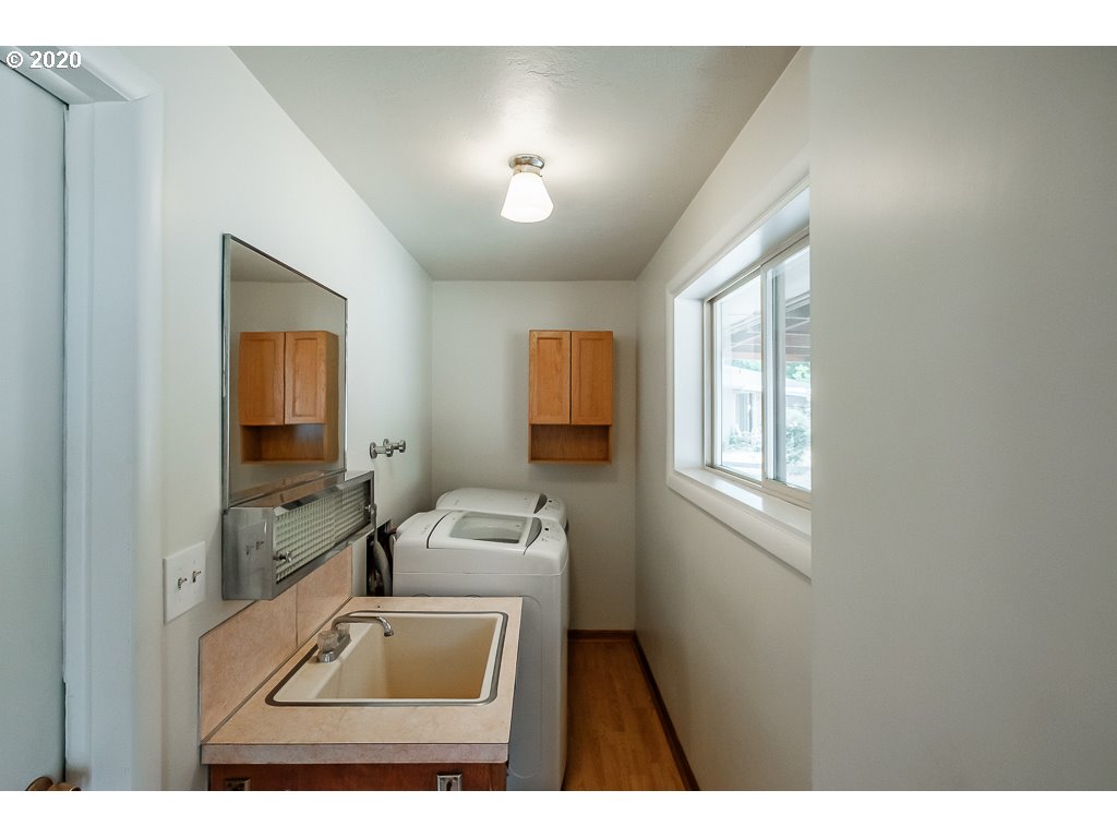 1550 Menlo Loop Springfield, OR 97477 - Photo 12 of 27
