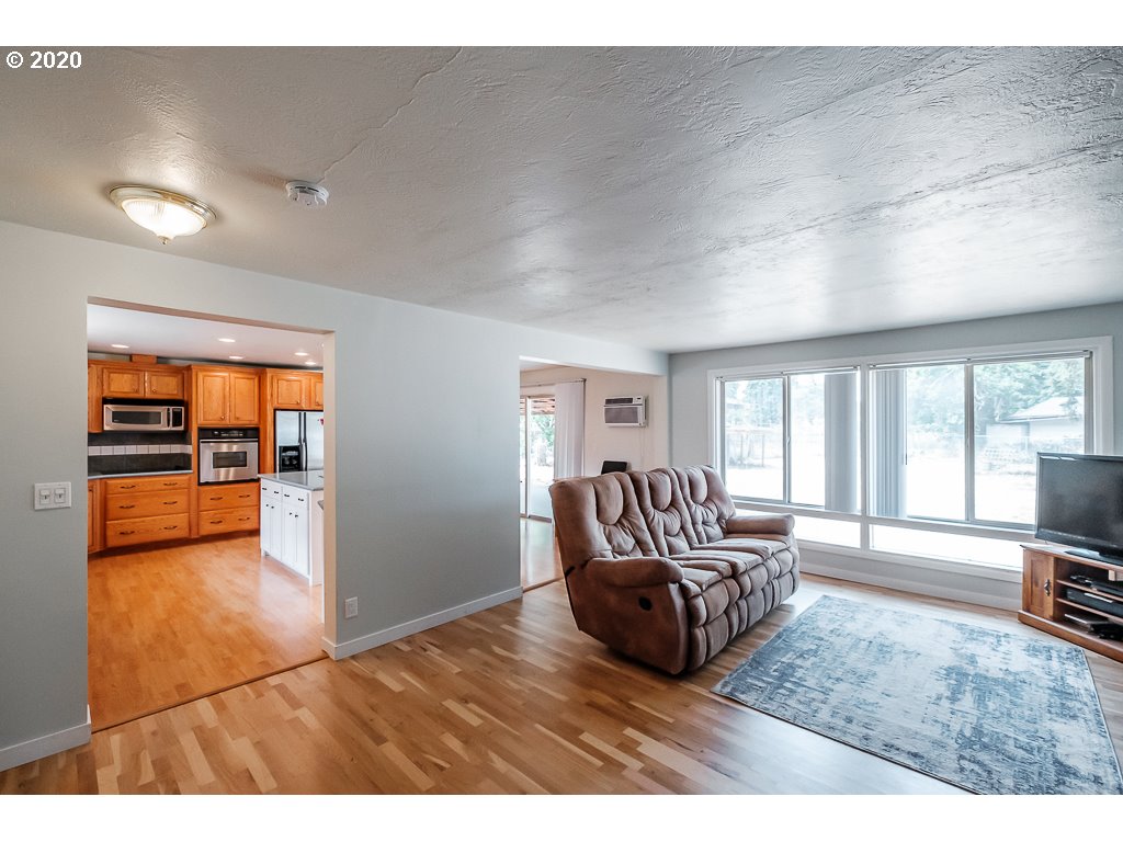 1550 Menlo Loop Springfield, OR 97477 - Photo 8 of 27