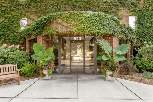 $1,795,000 | 540 Indian Mound Street East, Unit 1A, Wayzata, MN 55391