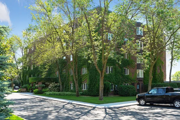 $1,795,000 | 540 Indian Mound Street East, Unit 1A, Wayzata, MN 55391