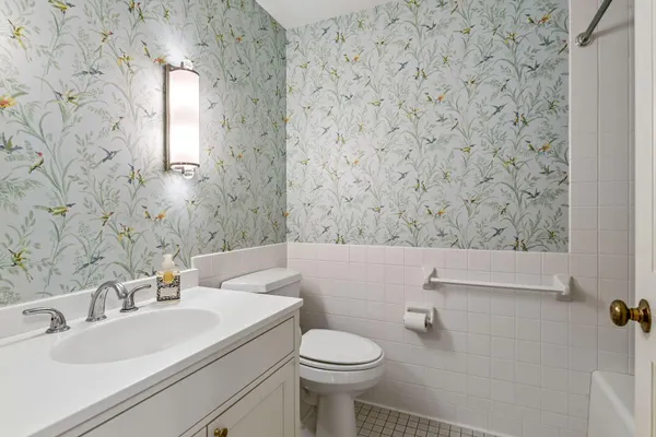 $1,795,000 | 540 Indian Mound Street East, Unit 1A, Wayzata, MN 55391