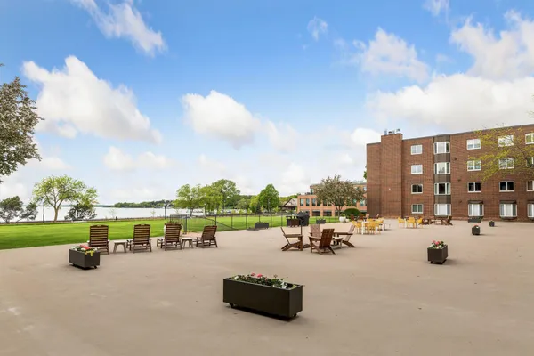 $1,795,000 | 540 Indian Mound Street East, Unit 1A, Wayzata, MN 55391