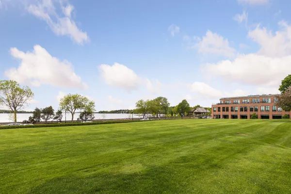 $1,795,000 | 540 Indian Mound Street East, Unit 1A, Wayzata, MN 55391