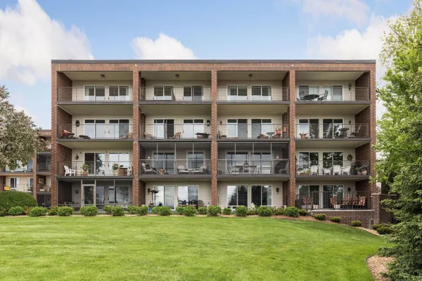 $1,795,000 | 540 Indian Mound Street East, Unit 1A, Wayzata, MN 55391