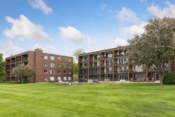 $1,795,000 | 540 Indian Mound Street East, Unit 1A, Wayzata, MN 55391