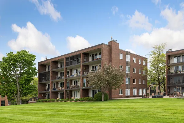 $1,795,000 | 540 Indian Mound Street East, Unit 1A, Wayzata, MN 55391