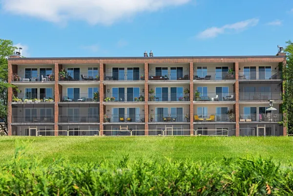 $1,795,000 | 540 Indian Mound Street East, Unit 1A, Wayzata, MN 55391