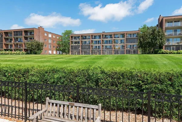 $1,795,000 | 540 Indian Mound Street East, Unit 1A, Wayzata, MN 55391