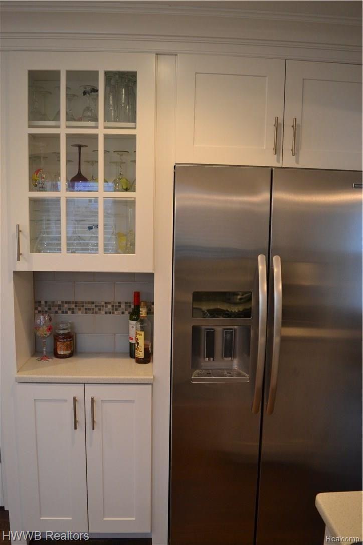 981 Hemlock Drive Rochester, MI 48307 - Photo 11 of 40 10-Kitchen.JPG