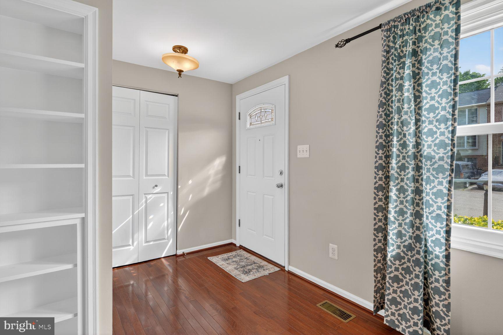 7590 Aspenpark Road Lorton, VA 22079 - Photo 3 of 30