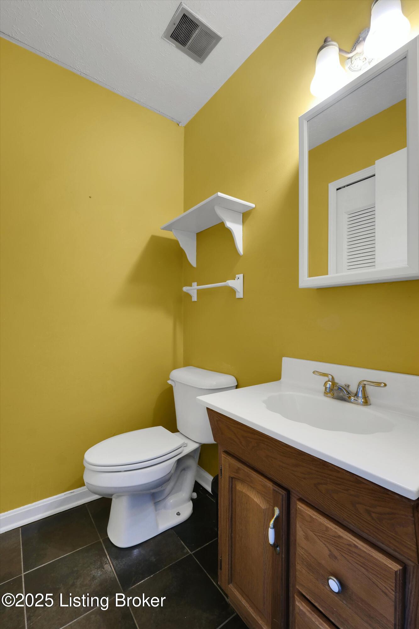 3900 Bonavant Road Louisville, KY 40219 - Photo 26 of 48 Primary bedroom 1/2 bath