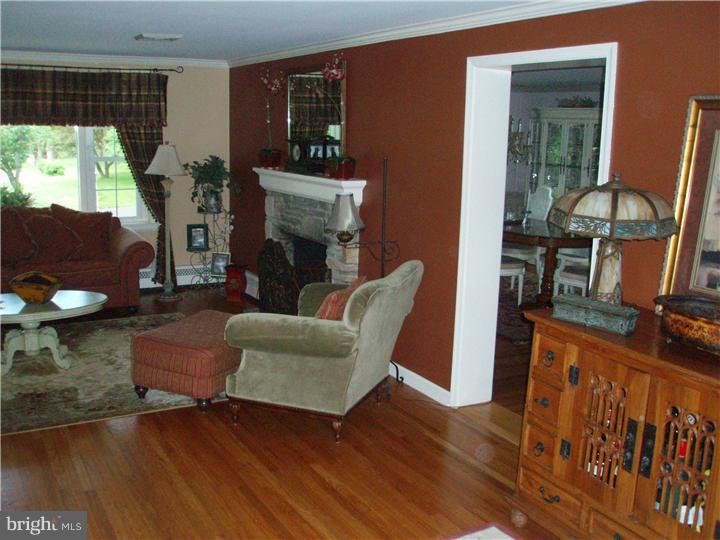 58 Mallard Road Holland, PA 18966 - Photo 3 of 25 Living Room