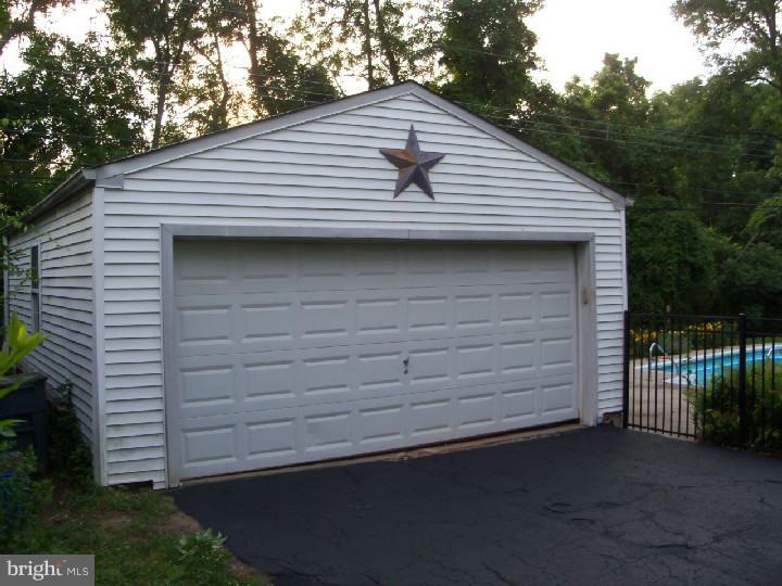 58 Mallard Road Holland, PA 18966 - Photo 22 of 25 Garage