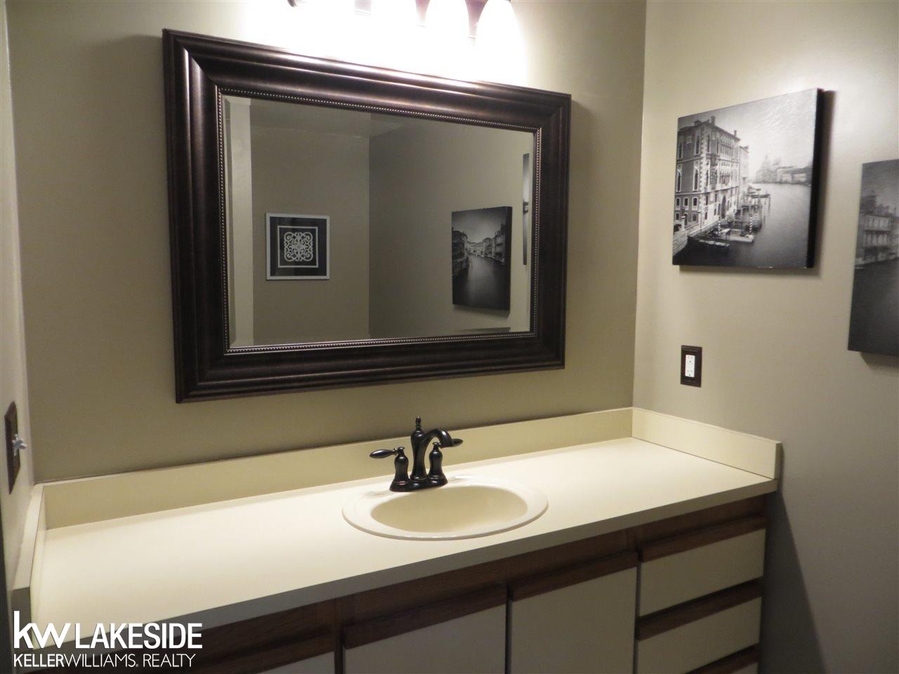 1572 Meadow Drive Rochester, MI 48307 - Photo 25 of 33 31346624-24.JPG
