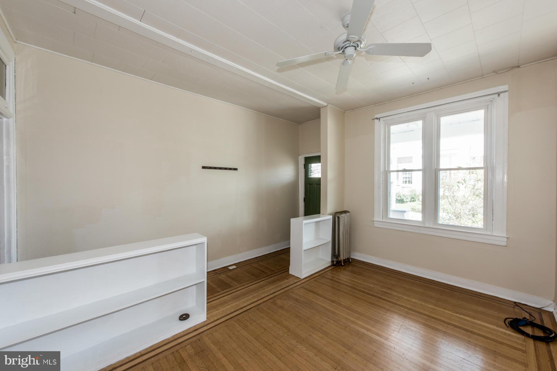 3662 Falls Road Baltimore, MD 21211 - Photo 4 of 28 Living Room
