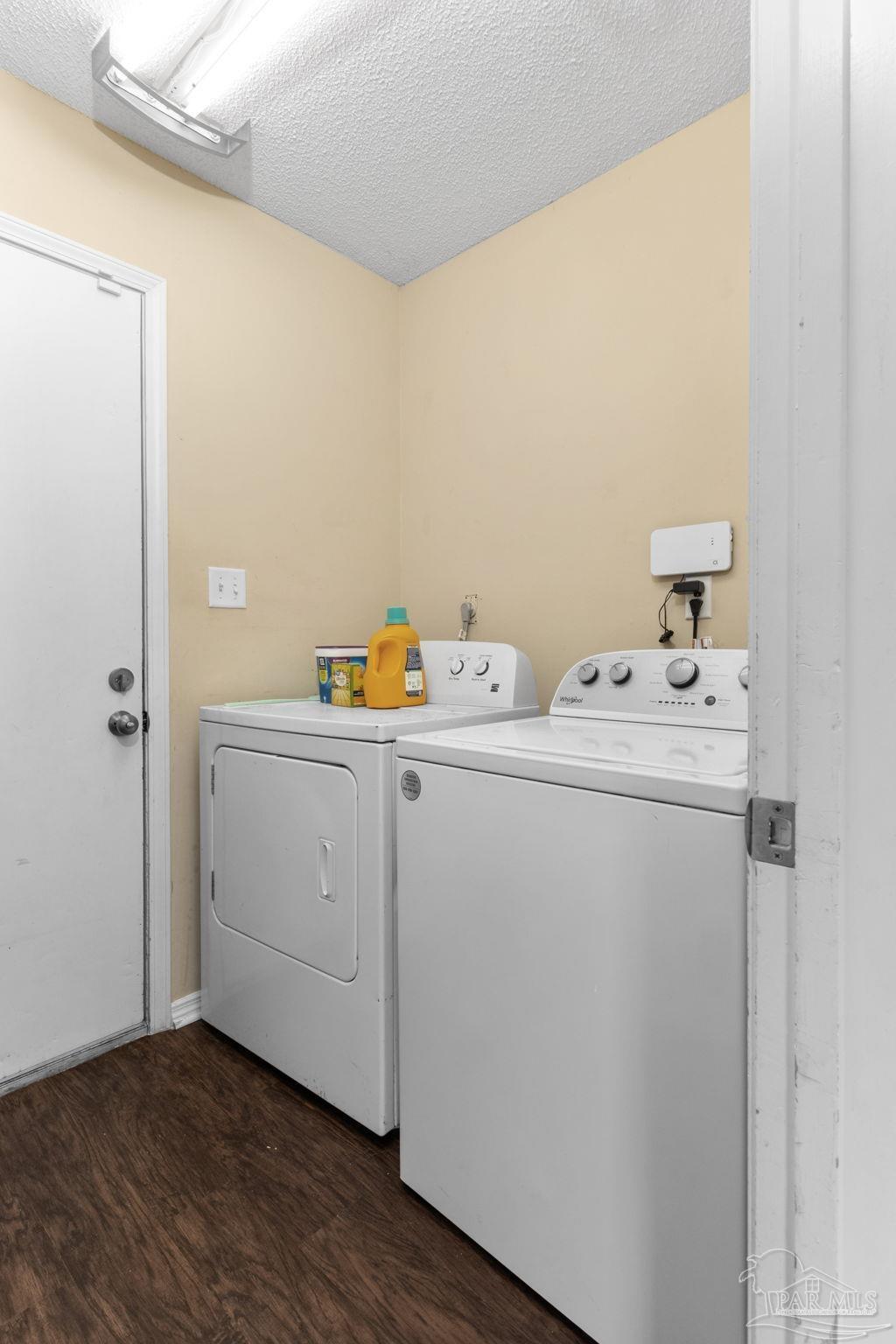 121 Claire Drive Crestview, FL 32536 - Photo 20 of 45 a utility room with dryer and washer