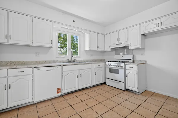 $629,900 | 4420 Vernon Avenue, Brookfield, IL 60513