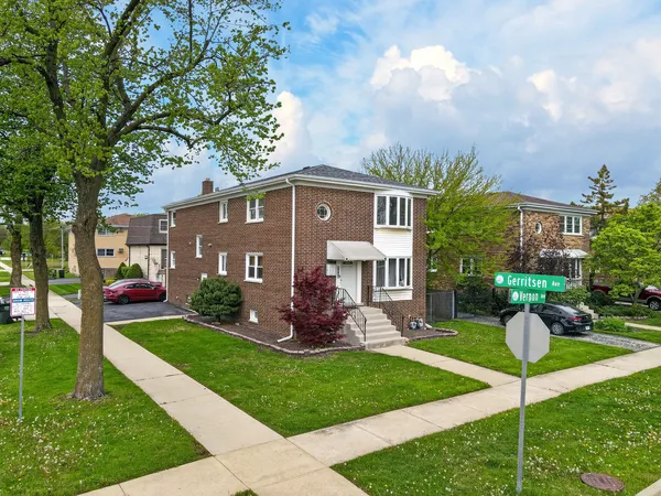 $629,900 | 4420 Vernon Avenue, Brookfield, IL 60513