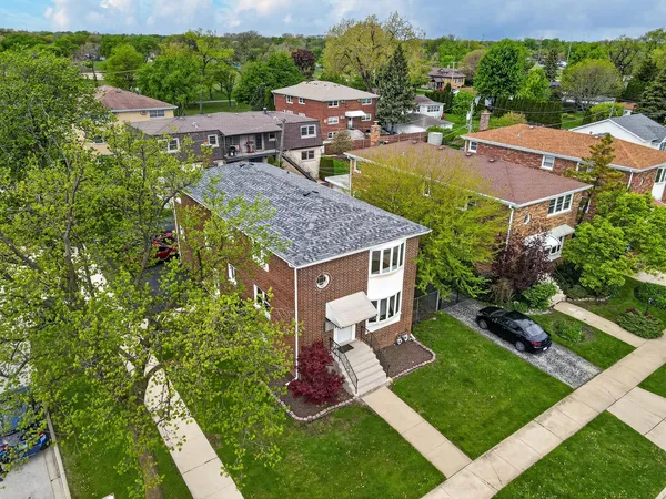 $629,900 | 4420 Vernon Avenue, Brookfield, IL 60513