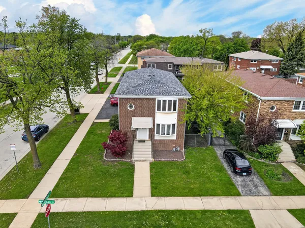 $629,900 | 4420 Vernon Avenue, Brookfield, IL 60513