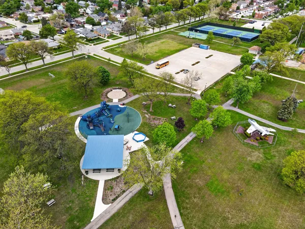 $629,900 | 4420 Vernon Avenue, Brookfield, IL 60513
