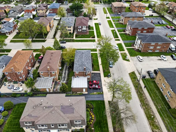 $629,900 | 4420 Vernon Avenue, Brookfield, IL 60513